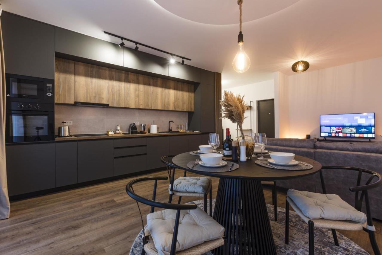 Apartment Near Iulius Mall With Balcony & Private Parking 蒂米什瓦拉 外观 照片